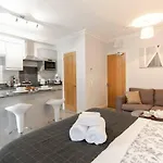 Berkshire Apartment 11Helena House Lux Studio Apartment