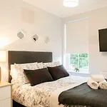 Berkshire Apartment 11Helena House Lux Studio Apartment